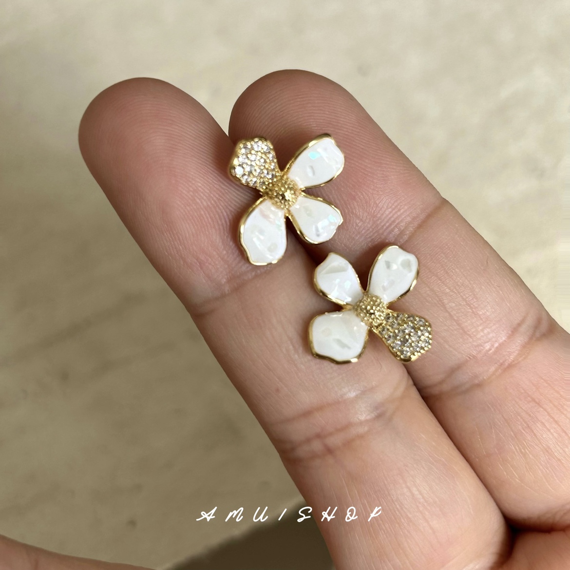 a.mu贝壳碎片小花朵耳钉耳夹