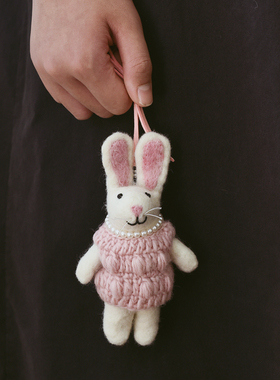 原创小众精致毛衣小兔挂件粉色包挂大号白兔卡通车挂进口羊毛毡女