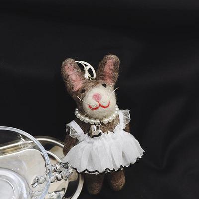 手工羊毛毡小兔子挂件