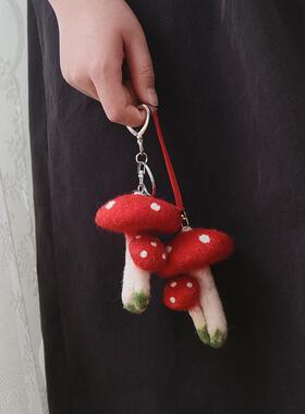 尼泊尔手工羊毛毡挂件小众车挂红色卡通挂饰红蘑菇包挂吊坠女小众