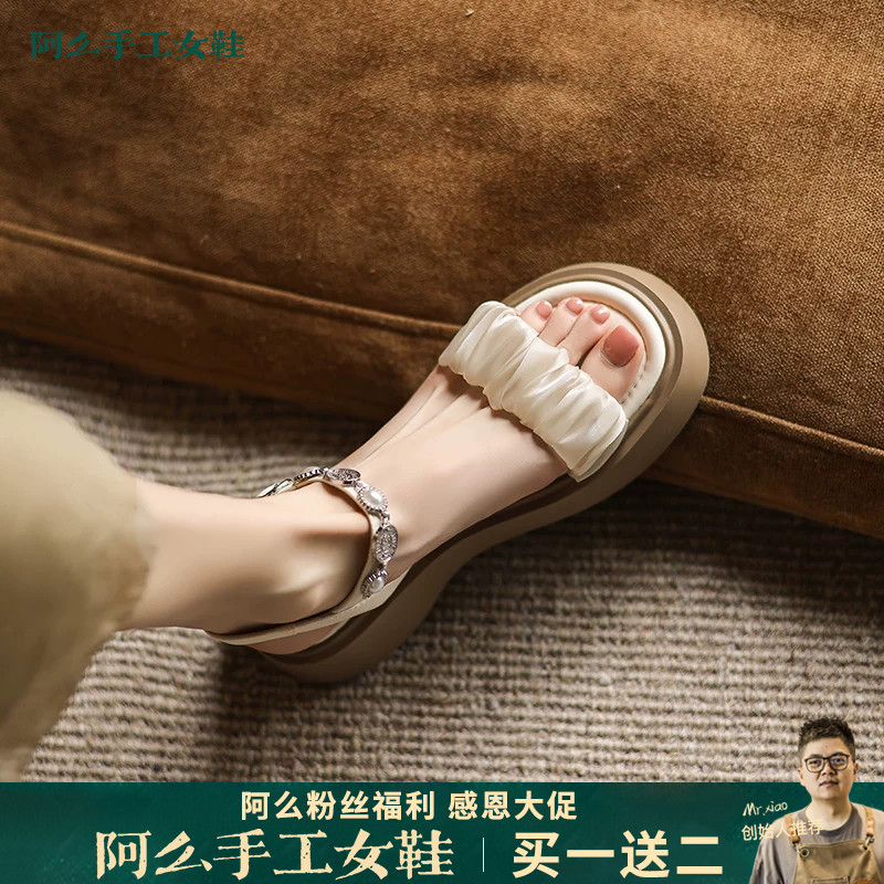 阿么手工女鞋增高厚底一字带凉鞋女夏2026新款休闲珍珠时尚百搭鞋