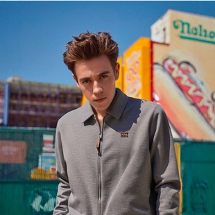 卡尔同款 字母刺绣皮革灰色空气层高级感设计拉链夹克外套男女同款