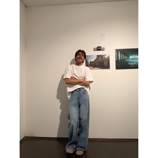 弗兰克同款2025新品四季款美式水洗折痕设计感做旧浅蓝牛仔裤宽松