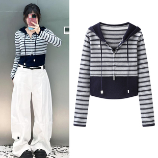 假两件针织衫2026春季新款运动风撞色拼接连帽条纹短款开衫毛衣女