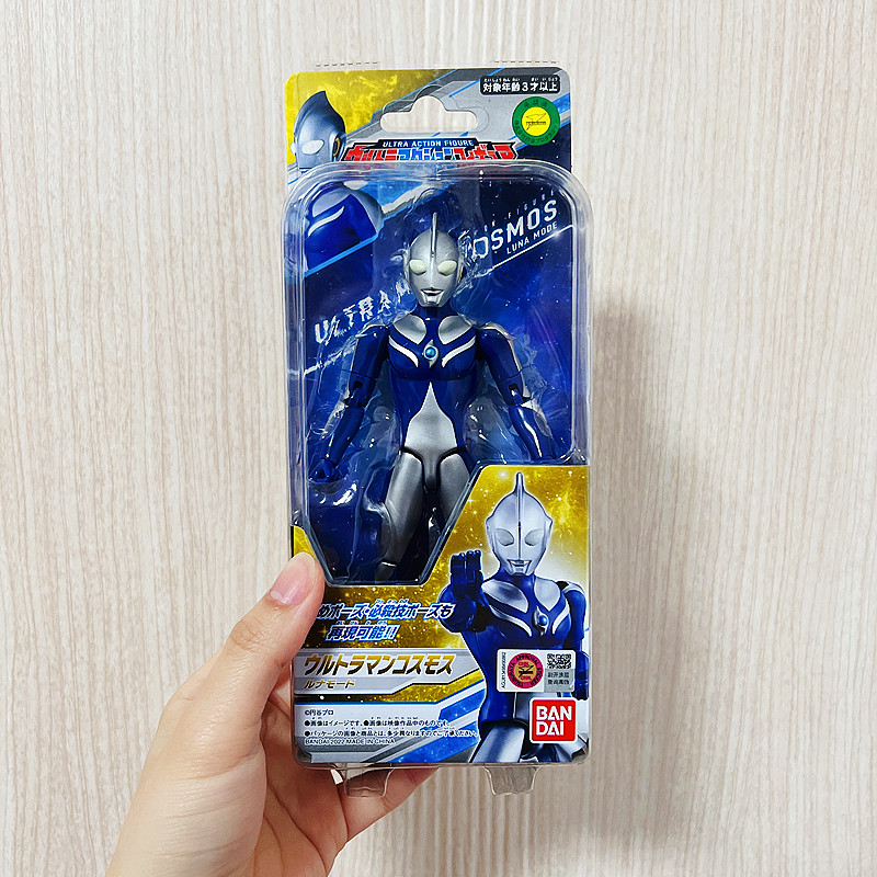 万代超可动高斯奥特曼月神奇迹型