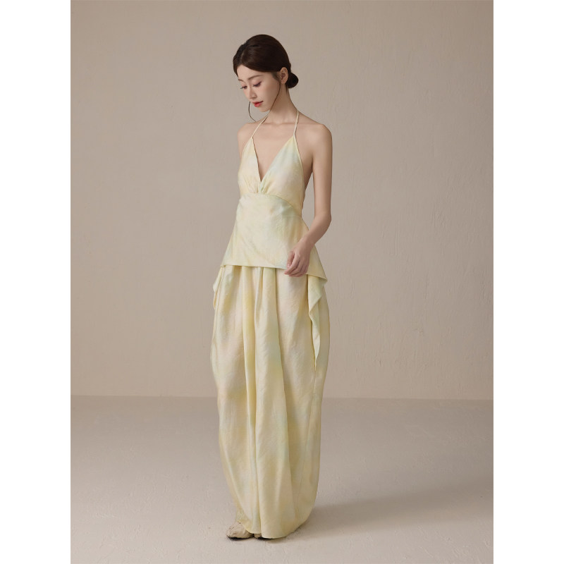 ONMOON 春夏v领晕染挂脖花瓶连衣裙 2025新款无袖露背吊带长裙女