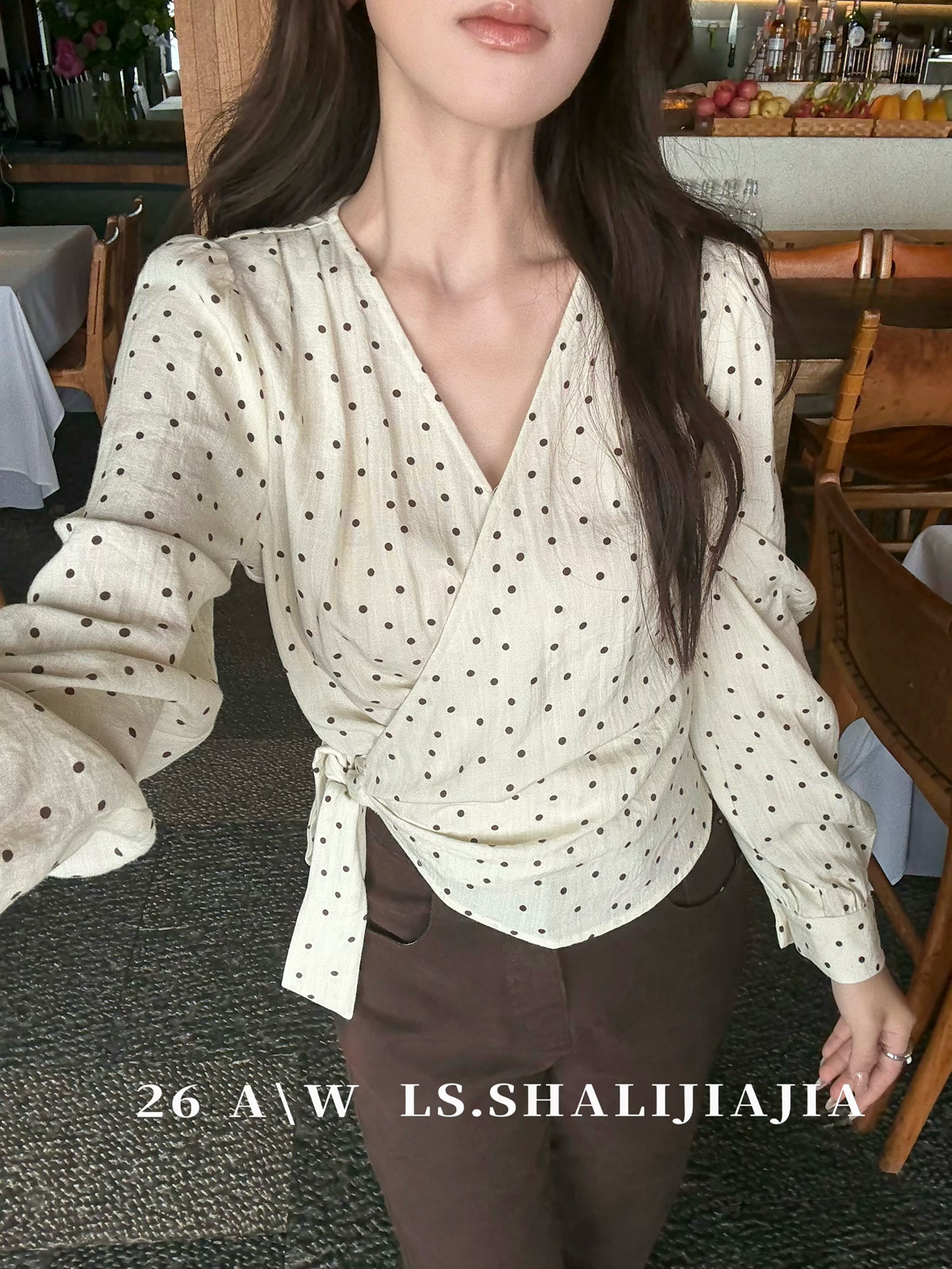 LS早秋2026新款复古交叉V领系带波点衬衫女修身显瘦短款长袖上衣