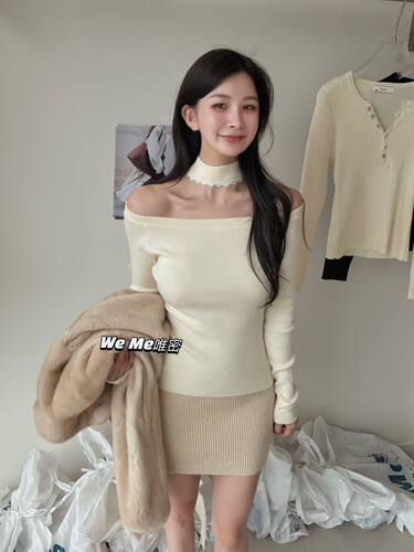 weme纯欲风花边挂脖一字肩针织衫女秋季2026新款修身显瘦露肩上衣