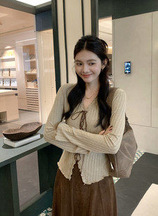 显瘦加厚磨毛针织衫 taotaofamily秋冬2025新款 温柔风V领系带修身