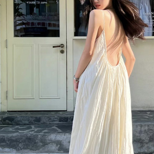 钟楚曦同款 奶白色法式肌理感吊带连衣裙夏季宽松大露背沙滩长裙