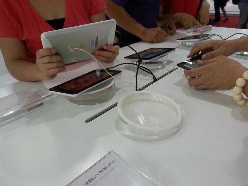 ipad展示报警器防盗展示架平板电脑托架透明水晶架圆盘平板报警器