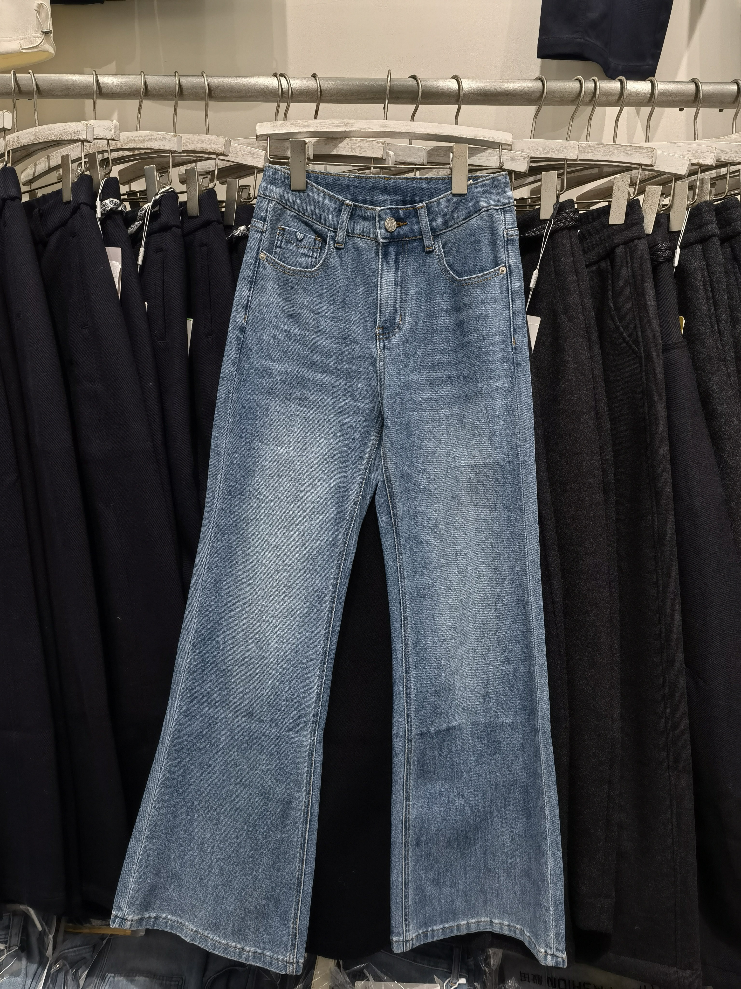 般田KB88621欧货新款牛仔裤女弹力直筒微喇裤浅蓝色高腰喇叭裤