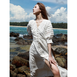 显瘦海边度假沙滩拍照裙f966 复古修身 海边连衣裙白色V领长袖 夏季