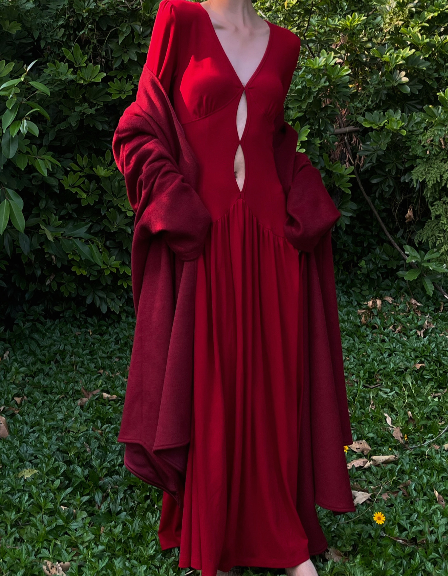 酒徒(红) | 凡仙楊vincent yang艺术家 镂空设计秋冬修身连衣裙