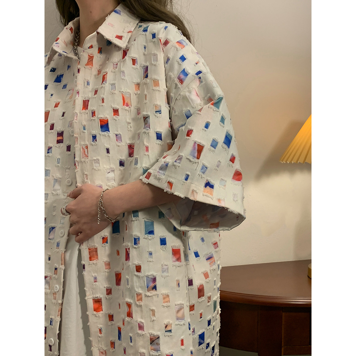 2023女模新款破洞彩色短袖衬衫个性潮流白色CC036-P78控108元,男装衬衫,电商B237