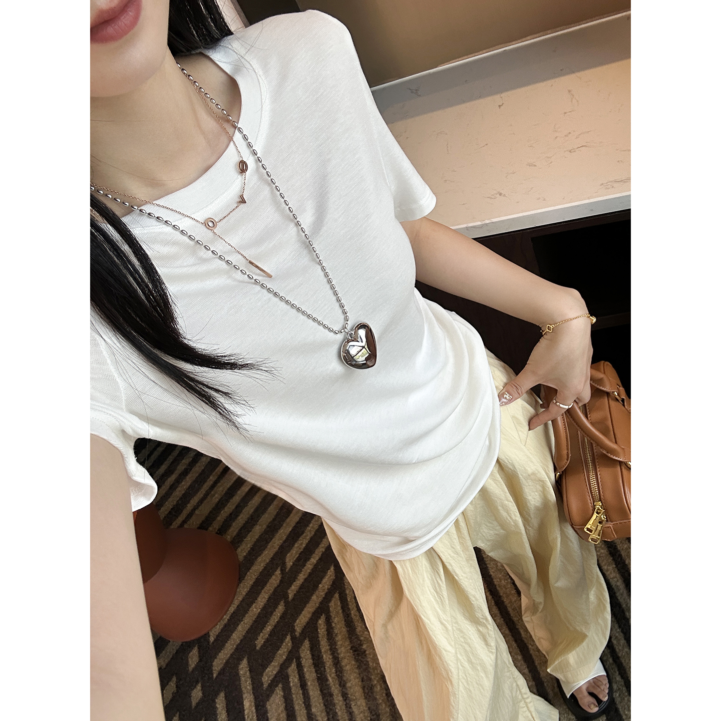 轻简纸片人~！莱赛尔收腰褶皱T恤