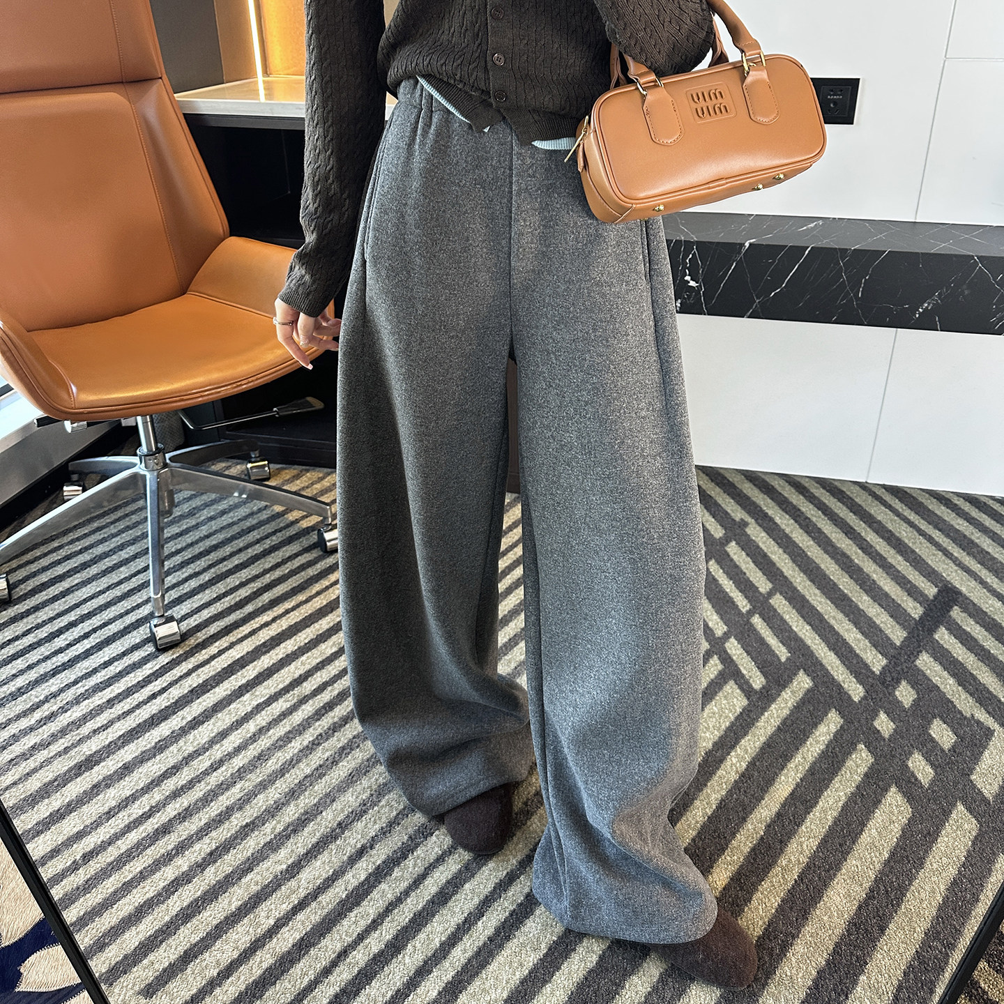 松弛出街！~灰色加绒阔腿休闲裤子女秋冬新款宽松慵懒垂感拖地裤,女装/女士精品,休闲裤,淘宝优惠券,粉丝福利购,淘宝优惠卷