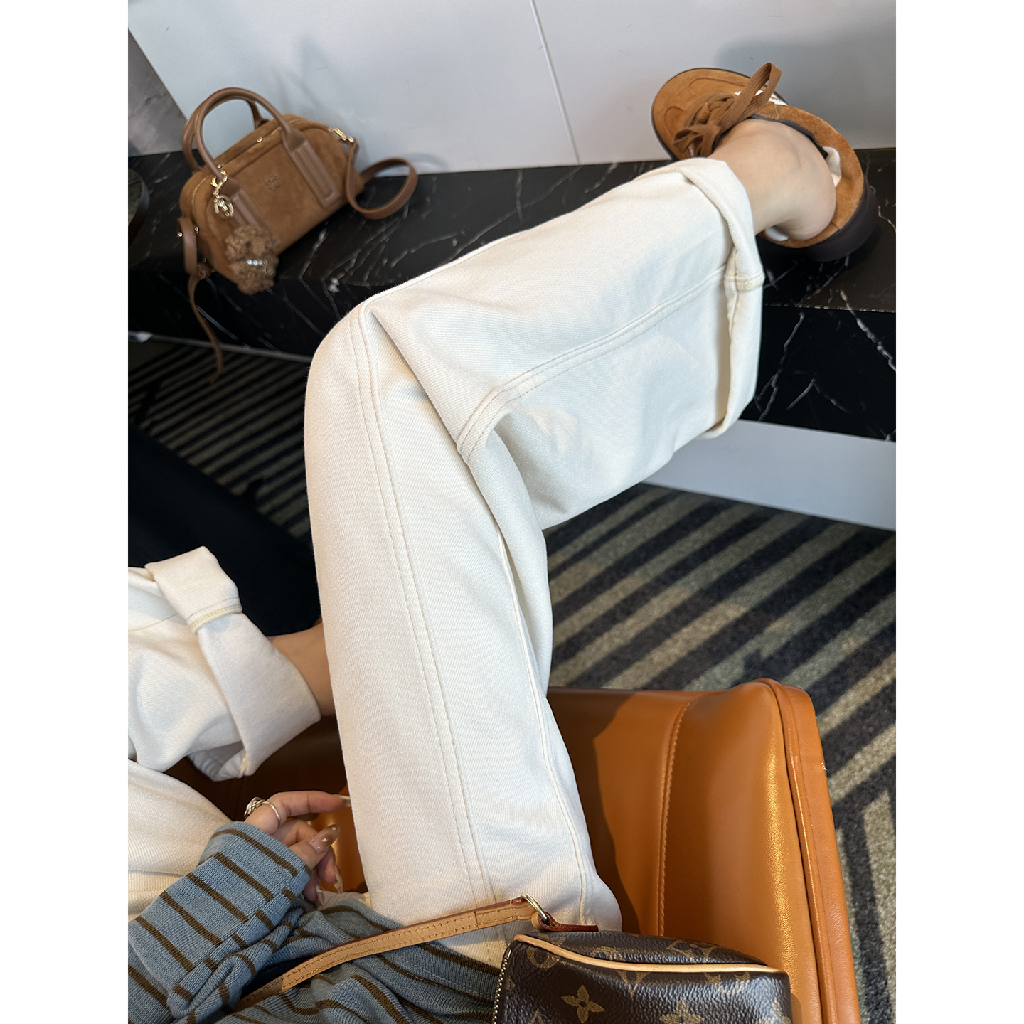 超级白牛！~浅色加绒阔腿牛仔裤