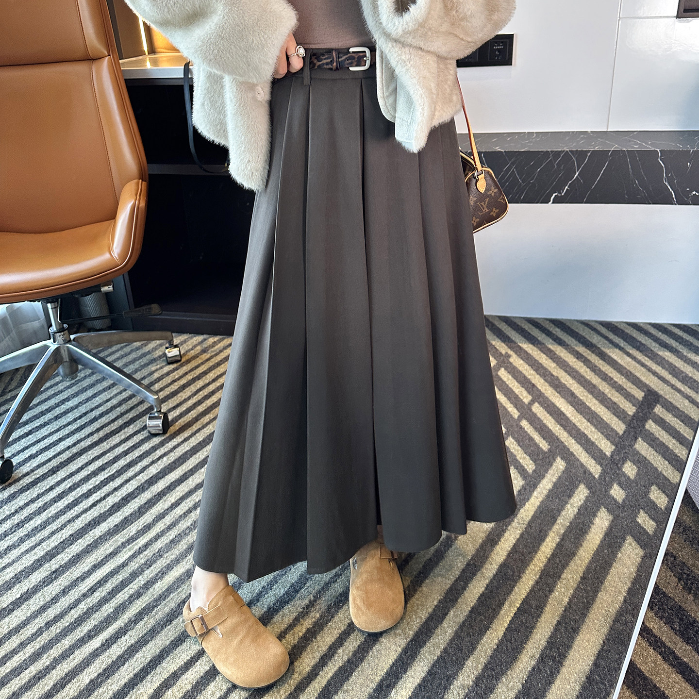 时髦搭子！~高级感毛呢百褶半身裙女秋冬新款加厚保暖显瘦中长裙