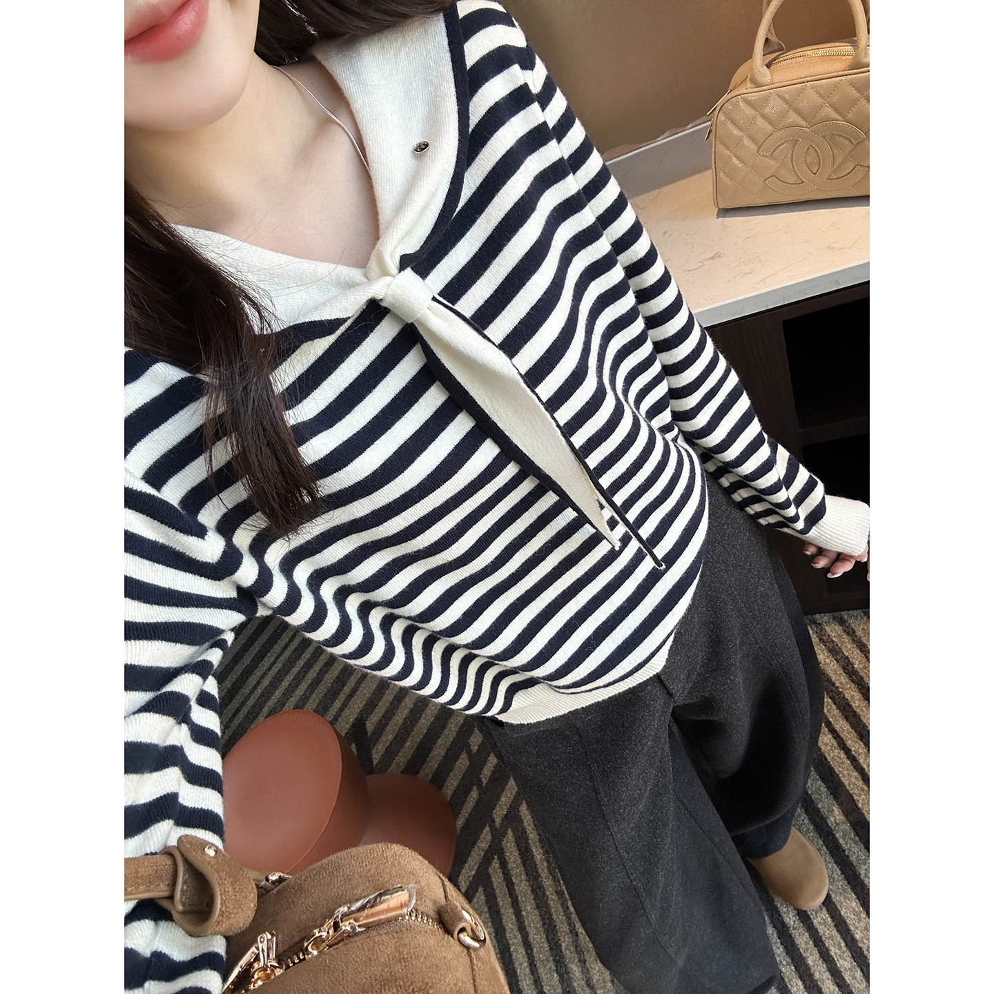 甜妹出街！减龄海军领条纹打底衫