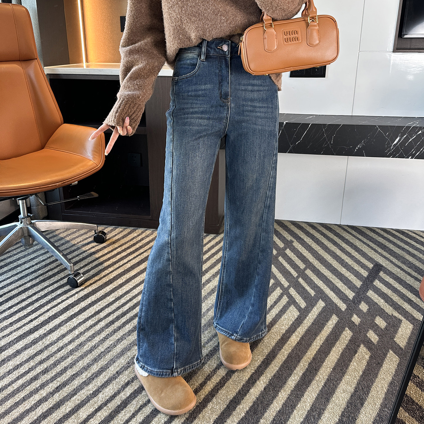 爆卖两万+  显瘦斜裁剪直筒牛仔裤女秋冬新款加绒高腰宽松阔腿裤,女装/女士精品,牛仔裤,淘宝优惠券,粉丝福利购,淘宝优惠卷