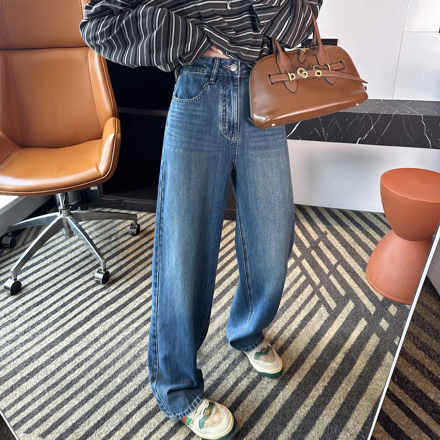 超模既视感！高腰窄版阔腿牛仔裤