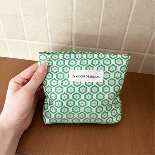 小清新绿色文艺窗花化妆包大小号便携式旅游收纳包大容量手拿包