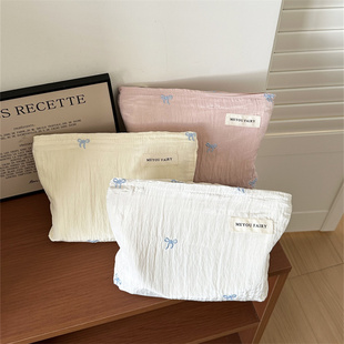 亮面纯色甜美风布艺化妆包蝴蝶结便携洗漱收纳包褶皱手拿内胆包