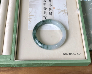 【半壁江山】翡翠糯种飘兰花手镯，56-58圈口佩戴，特色耐看大气