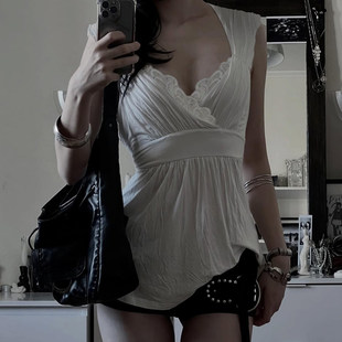 白色蕾丝拼接V领低胸辣妹背心 性感 褶皱收腰上衣 法式 ROCKMORE