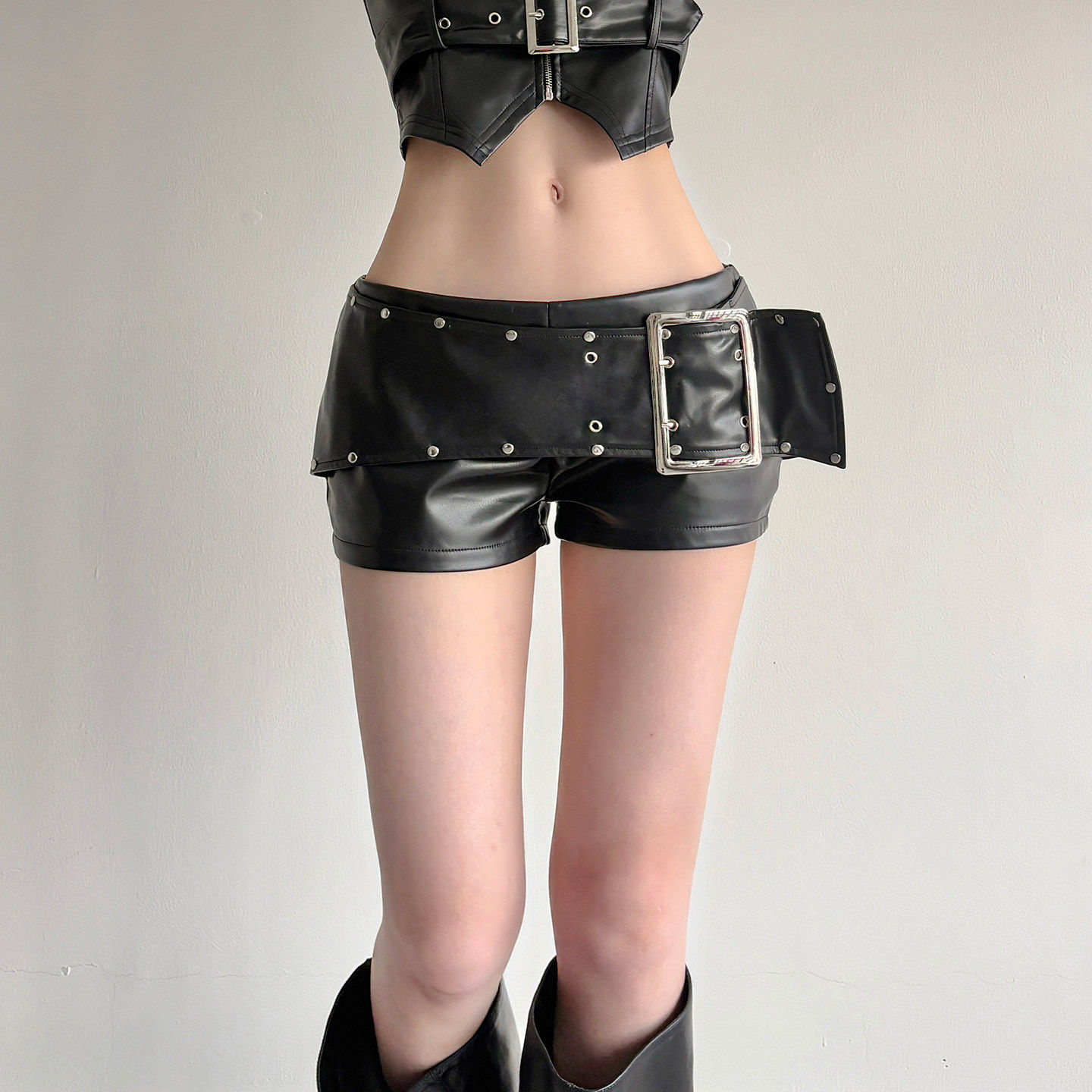 ROCKMORE【酷飒拽姐】黑色铆钉装饰宽腰带拼接PU皮裤辣妹炸街热裤,女装/女士精品,皮裤,淘宝优惠券,粉丝福利购,淘宝优惠卷