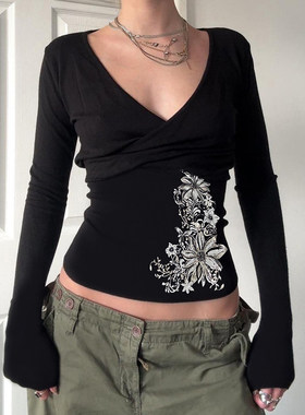 ROCKMORE【美式复古】低胸V领花卉印花黑色T恤修身显瘦打底衫秋女