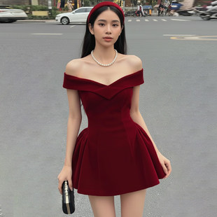 ROCKMORE 红色一字肩蝴蝶结连衣裙高级感气质礼服裙 圣诞狂欢夜