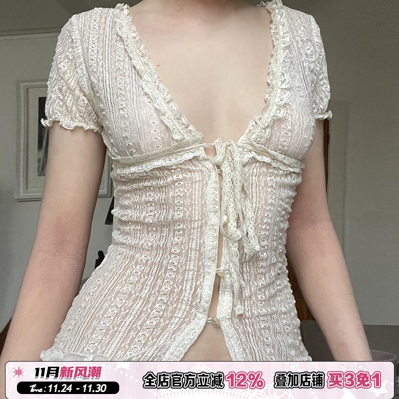 米白色木耳边透视感叠穿蕾丝衫