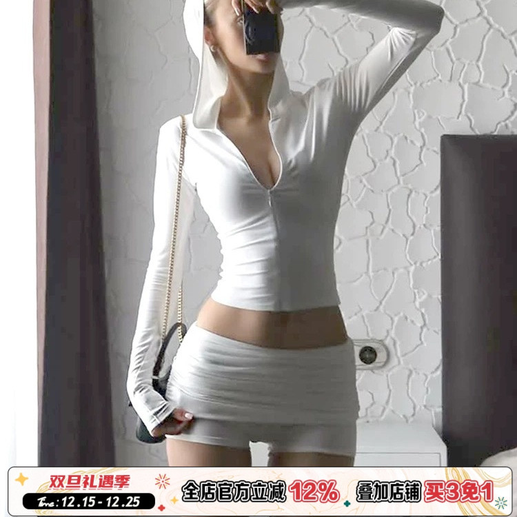 运动休闲套装白色连帽T恤+短裤女