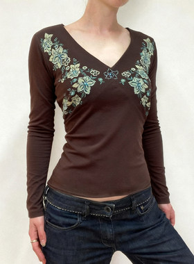 ROCKMORE【中古少女】复古印花棕色V领长袖T恤女修身显瘦打底上衣