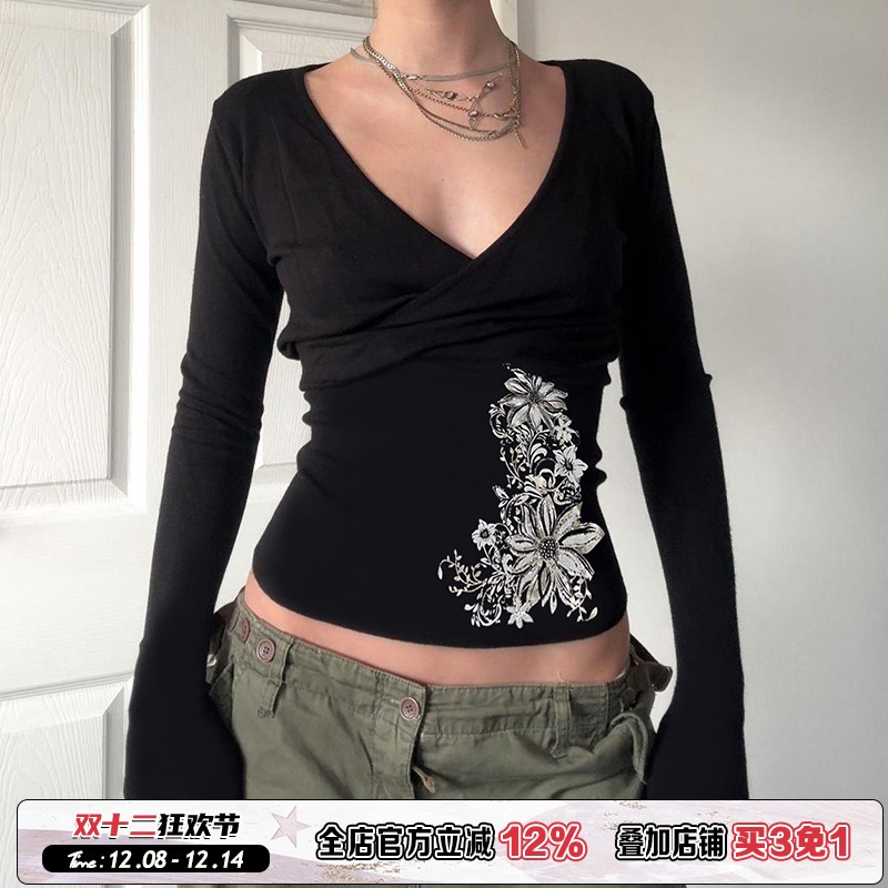 ROCKMORE【美式复古】低胸V领花卉印花黑色T恤修身显瘦打底衫秋女