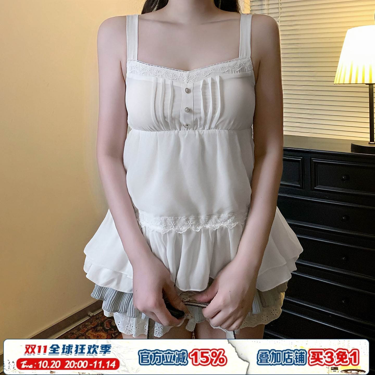 白色蕾丝拼接方领吊带背心女