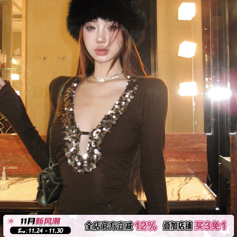 氛围感亮片拼接镂空V领长袖T恤