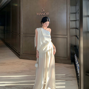 Middletone | 美神降临 肌理人丝设计感露肩无袖上衣阔腿裤套装夏