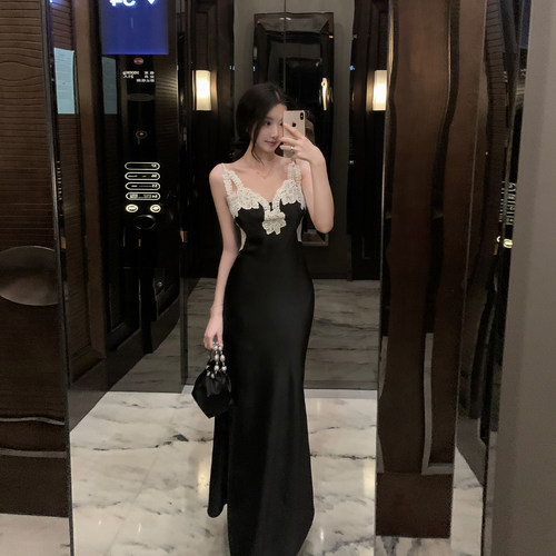 重工刺绣蕾丝缎面连衣裙