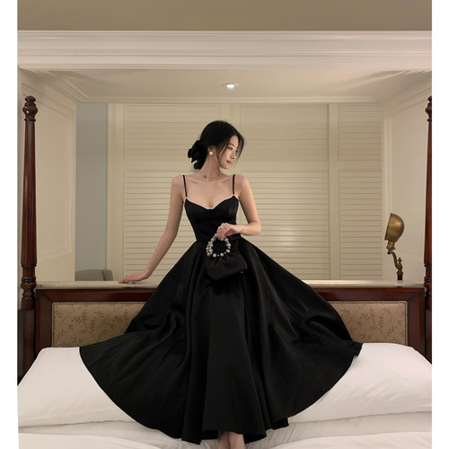 缎面高级感气质吊带裙连衣裙礼服