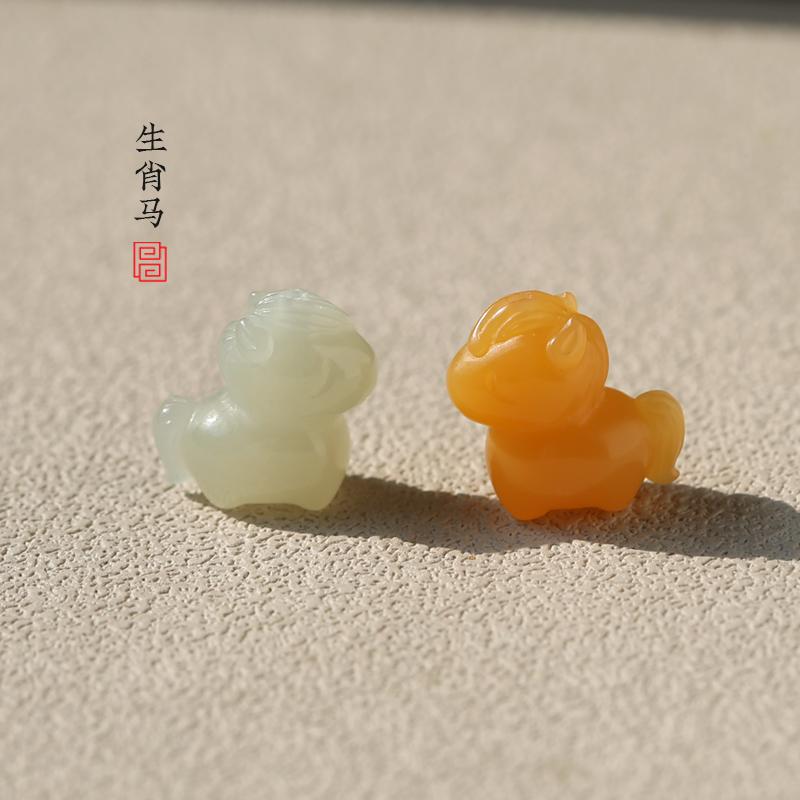 天然和田玉/缅黄 生肖马 通孔 手链款  带编绳