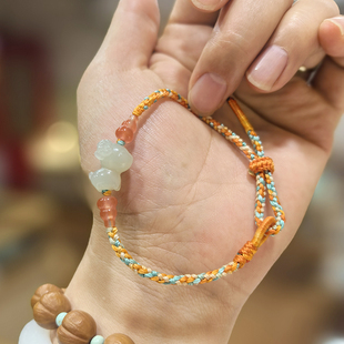 天然和田玉羊手链 礼物 青白玉山料十二生肖通孔带手工编绳