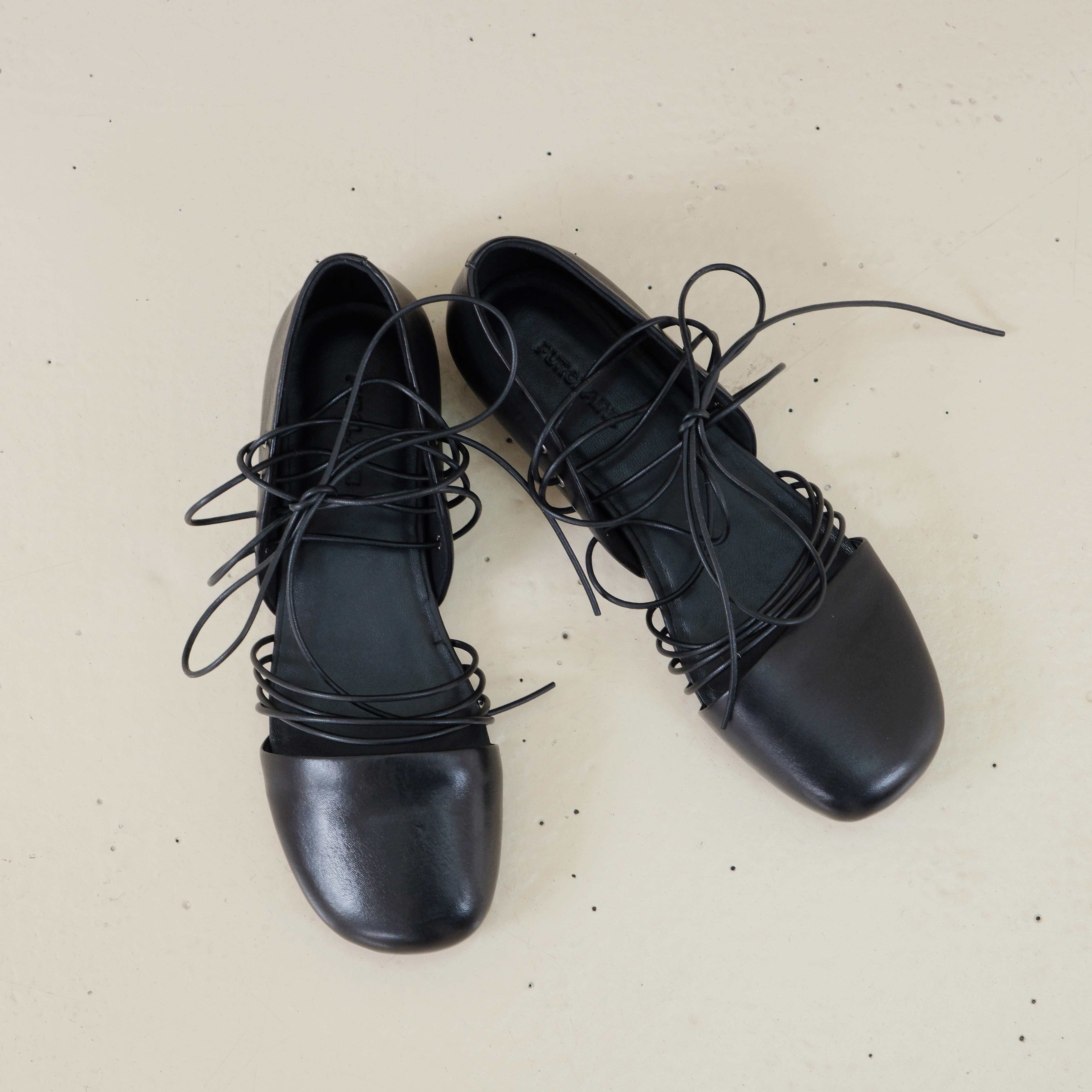 PUROLAINE朴羚&middot;隧道包头水洗真皮绑带优雅时髦圆头凉鞋