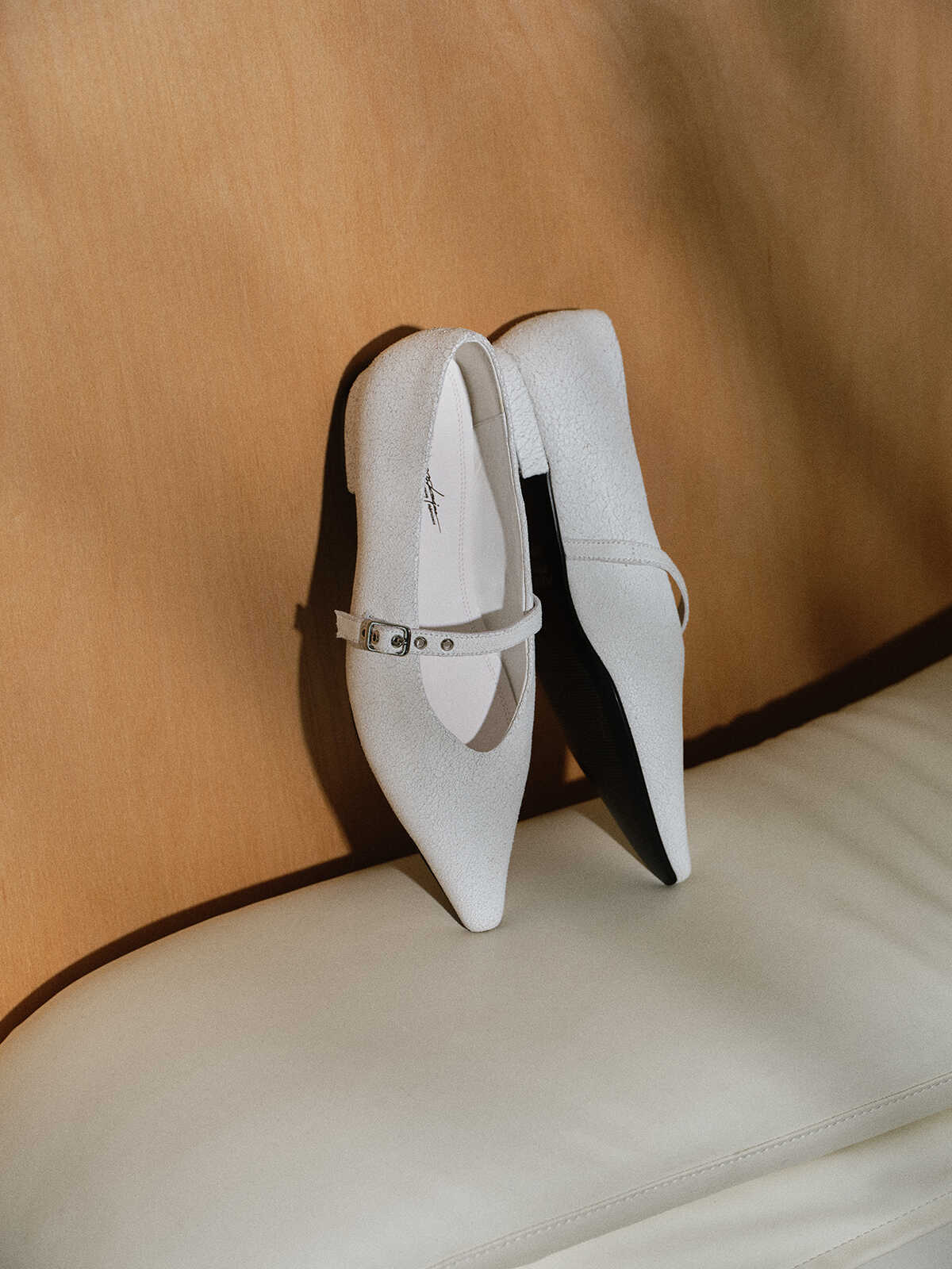 气质牛皮朴羚法式尖头设计感纯白