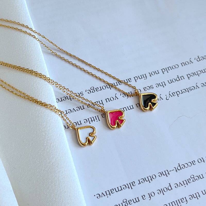 新款时尚简约轻奢通勤小众设计珐琅釉镶嵌黑桃金属项链