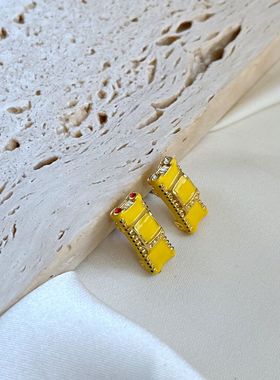 时尚潮流轻奢通勤小众设计珐琅釉手绘水钻镶嵌黄色小轿车耳钉