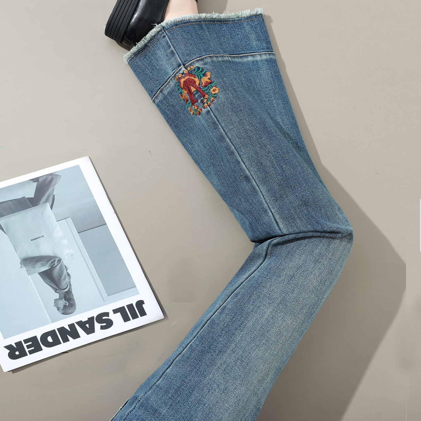 新中式刺绣毛边牛仔微喇裤女