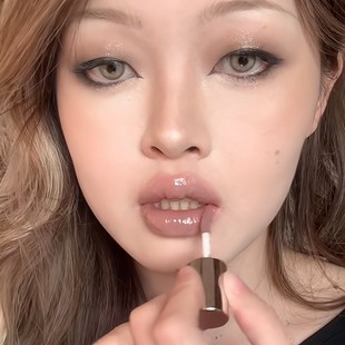 年度爱用裸灰低饱和清冷亚裔欧美氛围感096水泥灰镜面唇釉唇蜜cos
